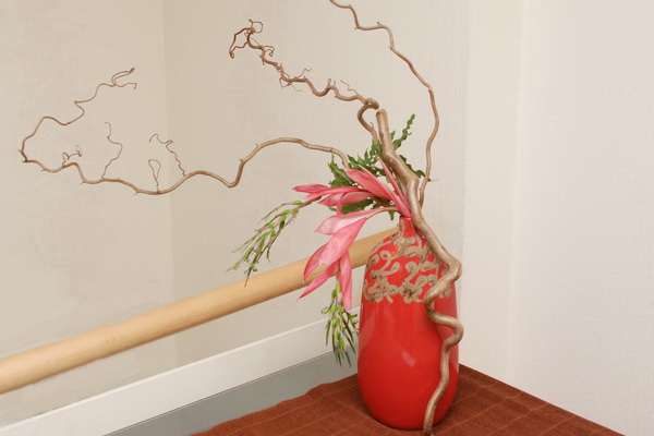 Традиционная японская икебана в доме